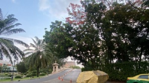 �����ִ�ѧѧ�Ѷ���Ǯһ��